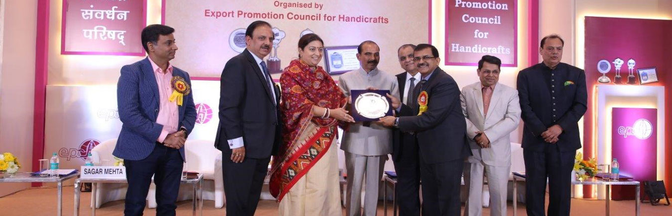 Dr A. M. Singh, IFS, PCCF & HoFF, Assam was awarded special commendation in recognition of his services to the Indian Handicrafts Sector for Standard development on timber legality system